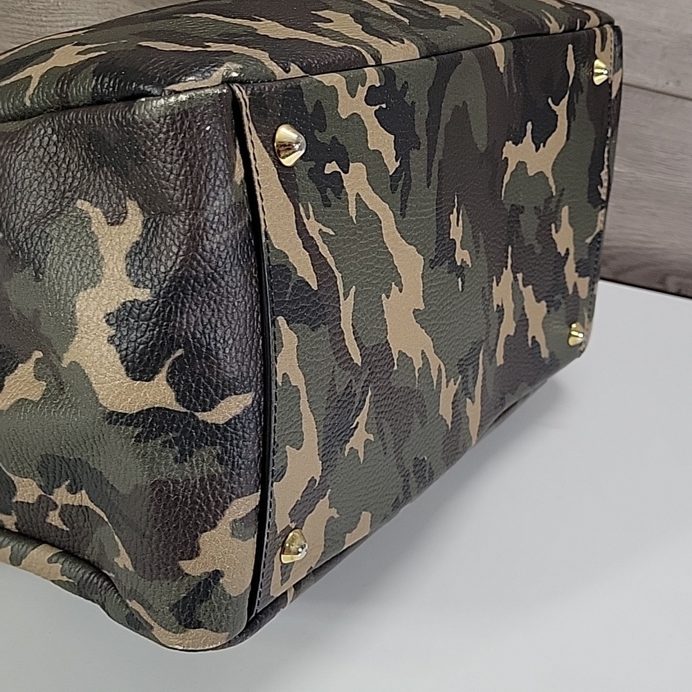 Mark & Graham Green Camo Leather Tote Bag - Picture 6 of 15